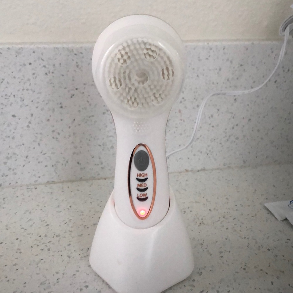 ❤️Conair True Glow Sonic Face Brush ❤️